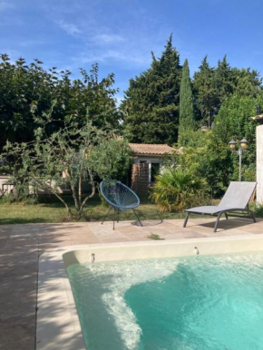 Studio indépendant avec piscine en campagne calme et climatisé